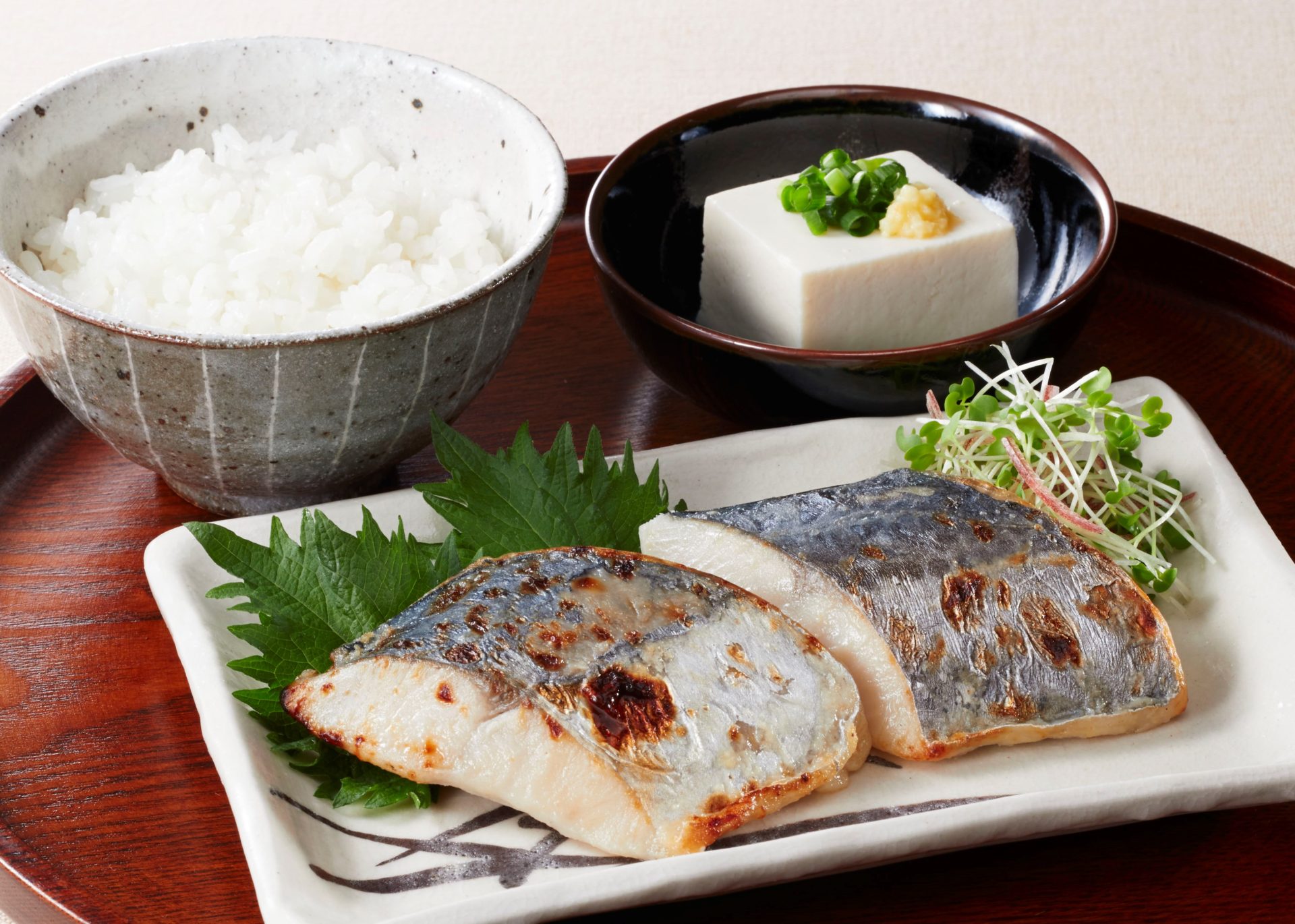 冷凍] 一切れごとの焼き魚をそのまま盛り付けて身崩れの不安もなし【日本水産】 | フードファン！ | FOOD FUN！